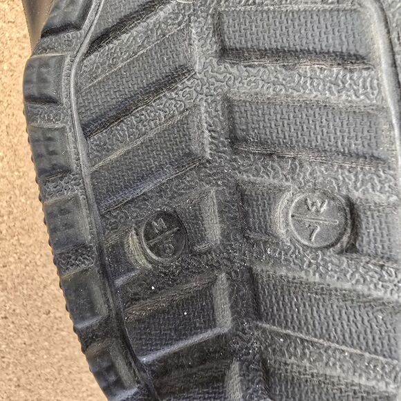 Crocs Clog Women's 7 Black Classic Fur Sure Shearling Fur Lined Slip-On (S2) - Picture 8 of 9